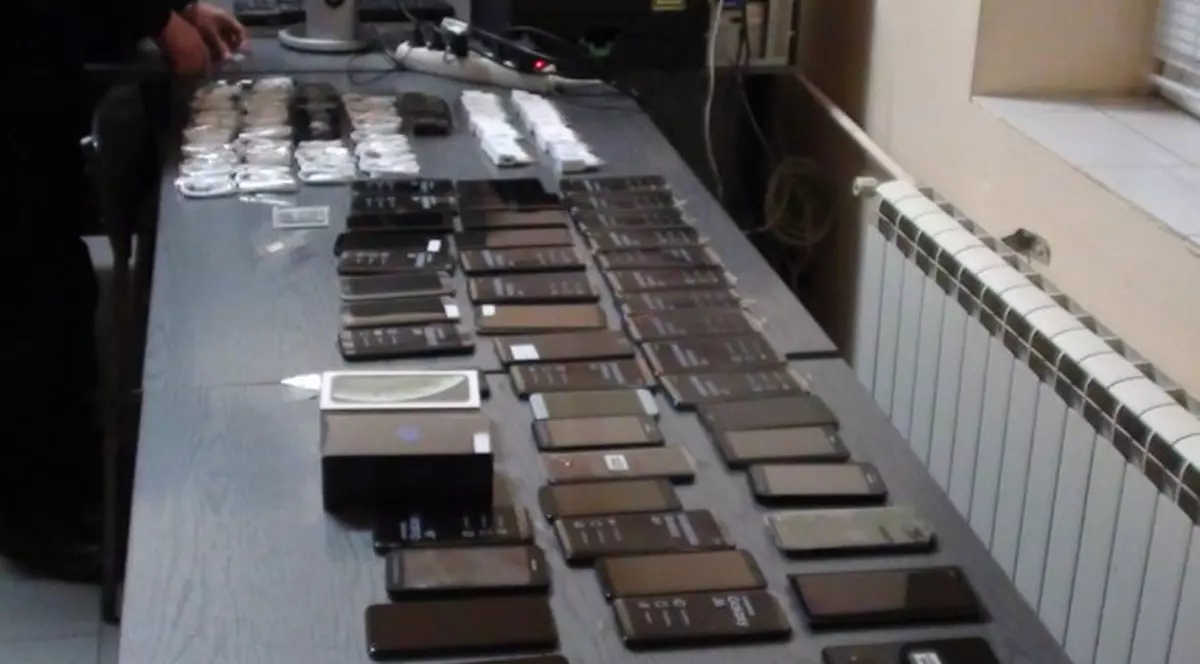 Telefoane mobile confiscate