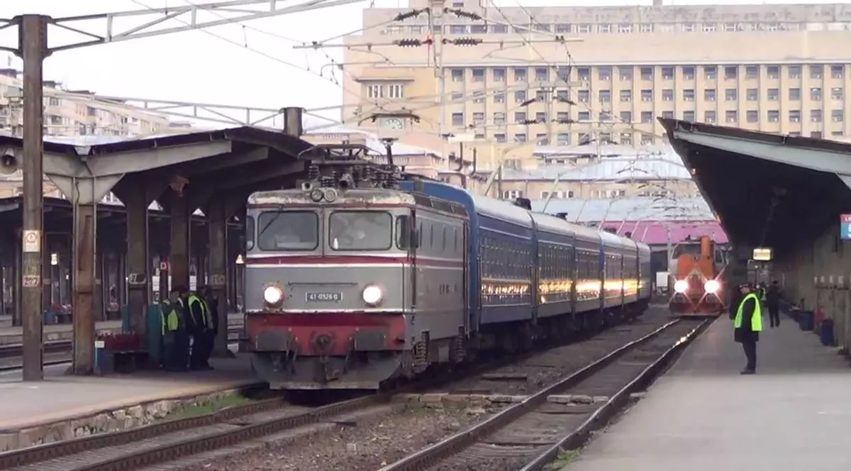 Bărbat aruncat în faţa trenului la Pajura