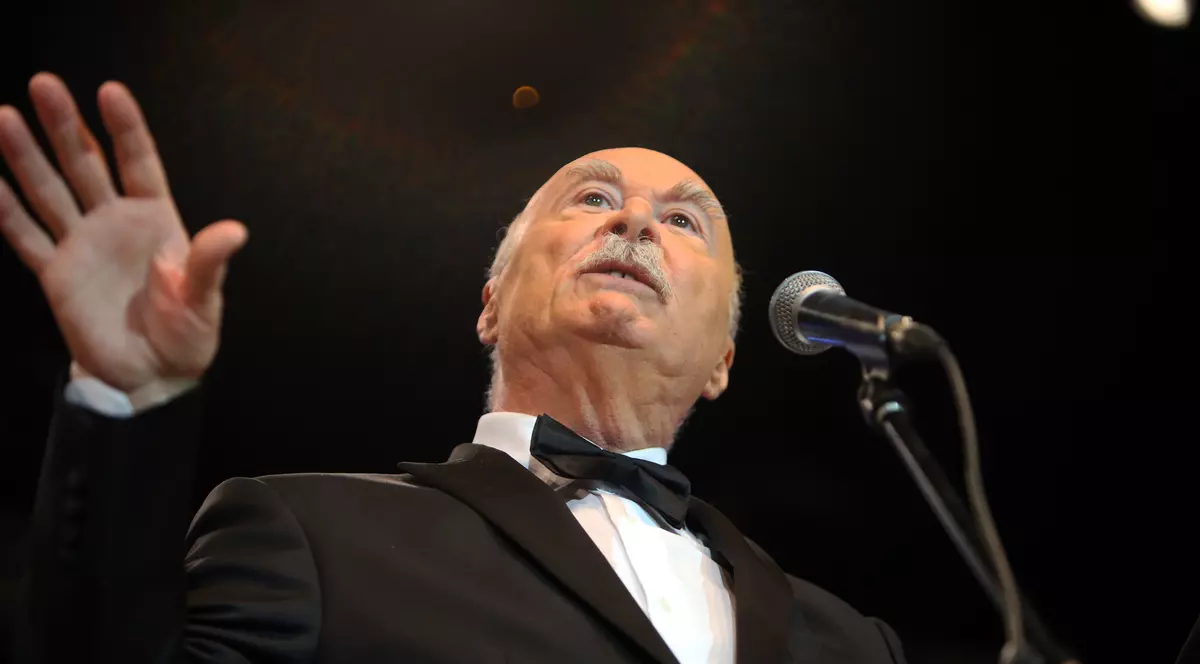 10 minute din timpul lui Tudor Gheorghe, cadou pentru femei, în martie! Ce regulile stricte are artistul la concerte