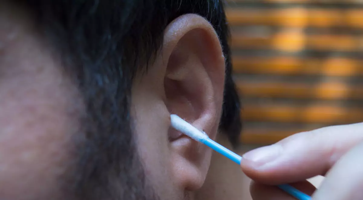 Un bărbat a ajuns la spital cu o infecţie gravă, după ce a folosit beţişoare de urechi