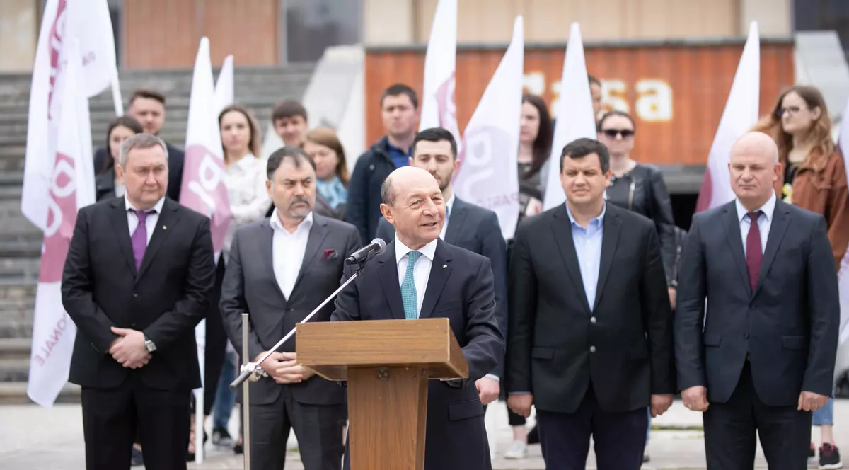 Traian Basescu deschide lista PMP la europarlamentare, Eugen Tomac este pe locul doi