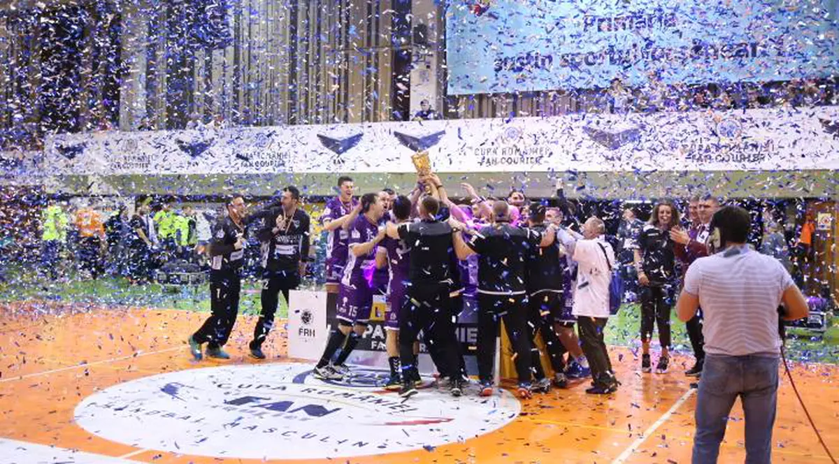 Final 4 Cupa României la handbal masculin. Poli Timișora a trecut de Steaua și a cucerit trofeul. Dinamo a luat bronzul