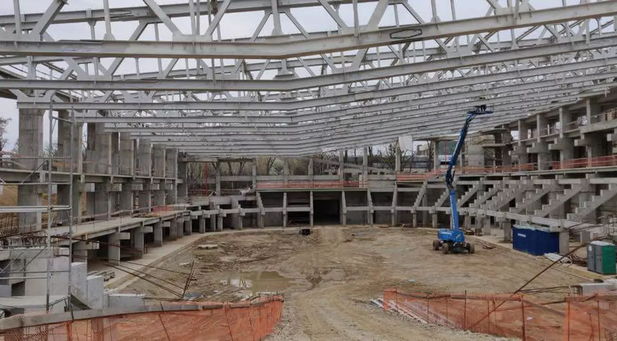 Închis în 2012, patinoarul Mihai Flamaropol din București are cel mai lent ritm de construcție: 35% în 7 ani! Primăria a vrut să rezilieze contractul!