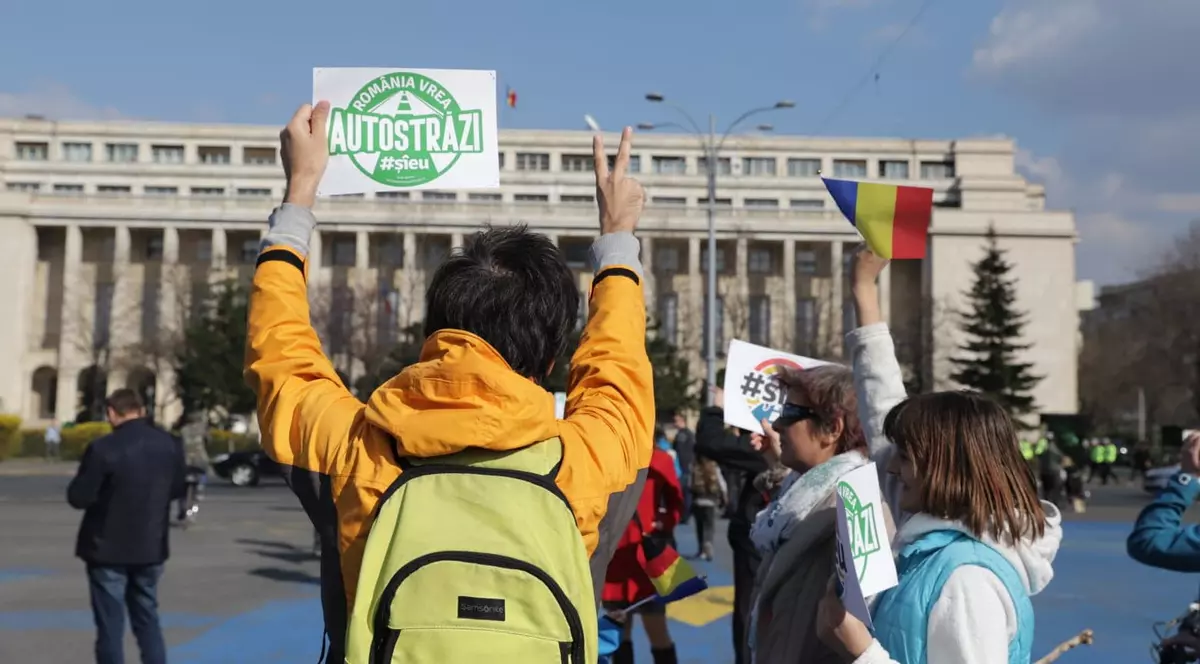 Protest pentru autostrăzi. Multe instituții publice și private și-au suspendat activitatea timp de 15 minute