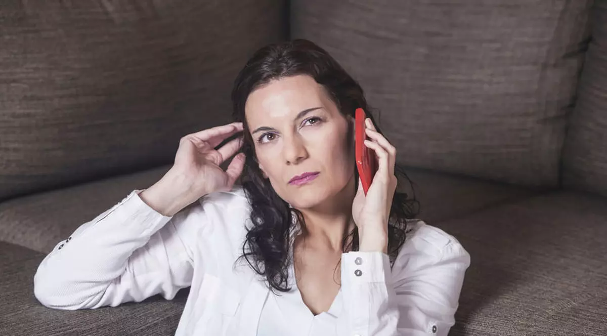 O mamă care a vorbit aproape o oră la telefon și-a găsit fetița de un an moartă în baie