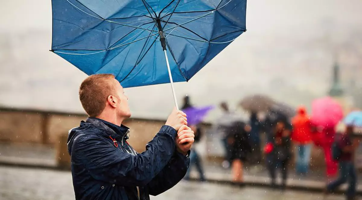 Atenționare de cod galben de vânt puternic în zece judeţe