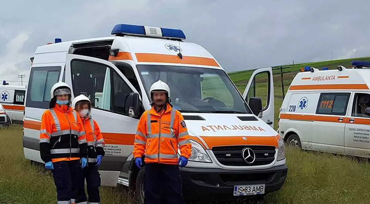 Un echipaj de ambulanță din Iași a fost agresat de rudele unui pacient, pentru că a ajuns după 3 ore. Cum au motivat medicii întârzierea