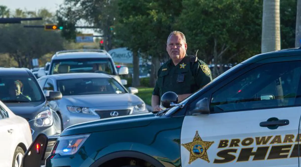 Profesorii din Florida vor putea intra înarmaţi în clase