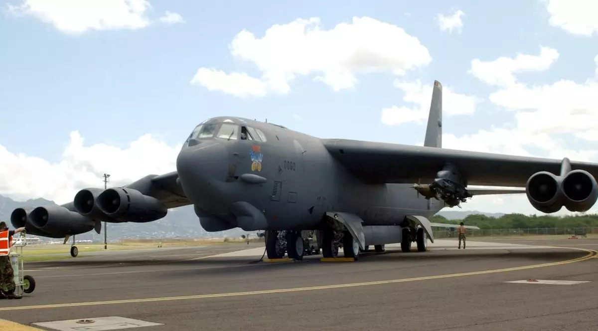 Două bombardiere capabile să transporte arme nucleare, trimise în Marea Britanie