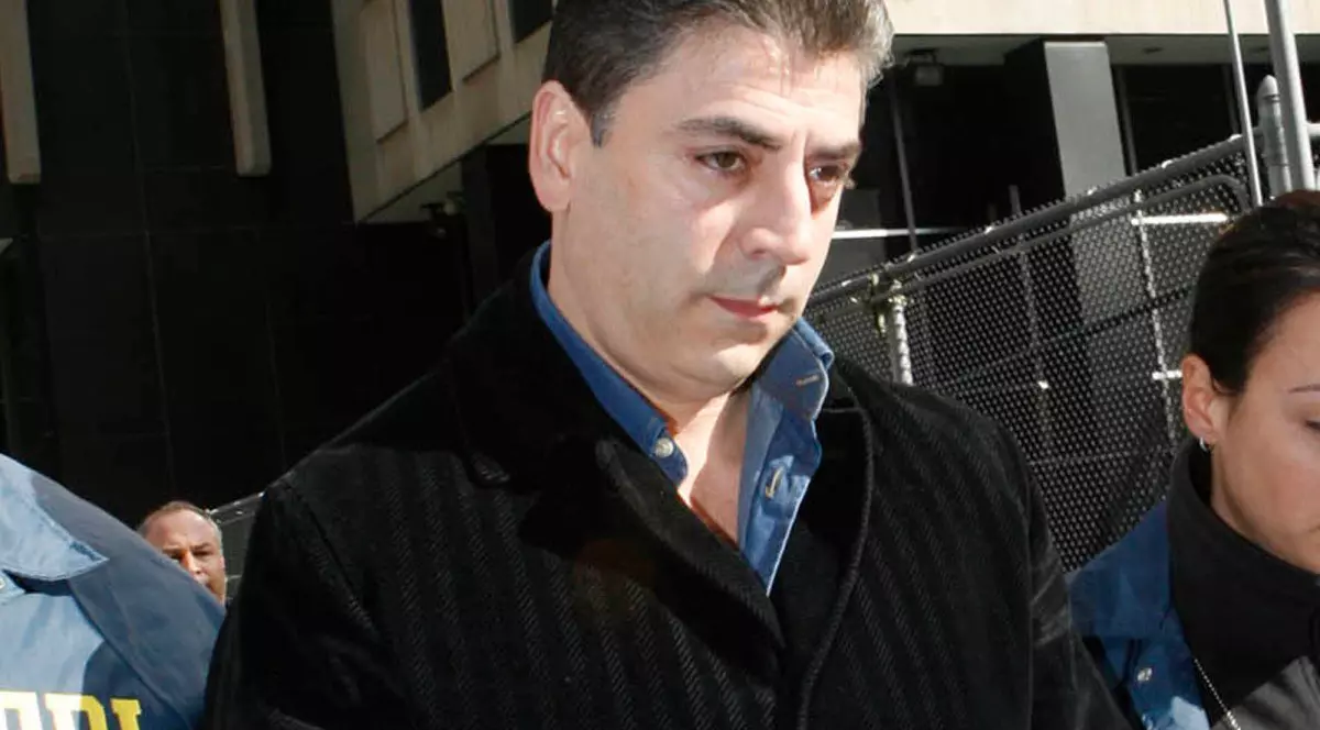 Capul unui clan mafiot din New York a fost omorât în fața casei sale