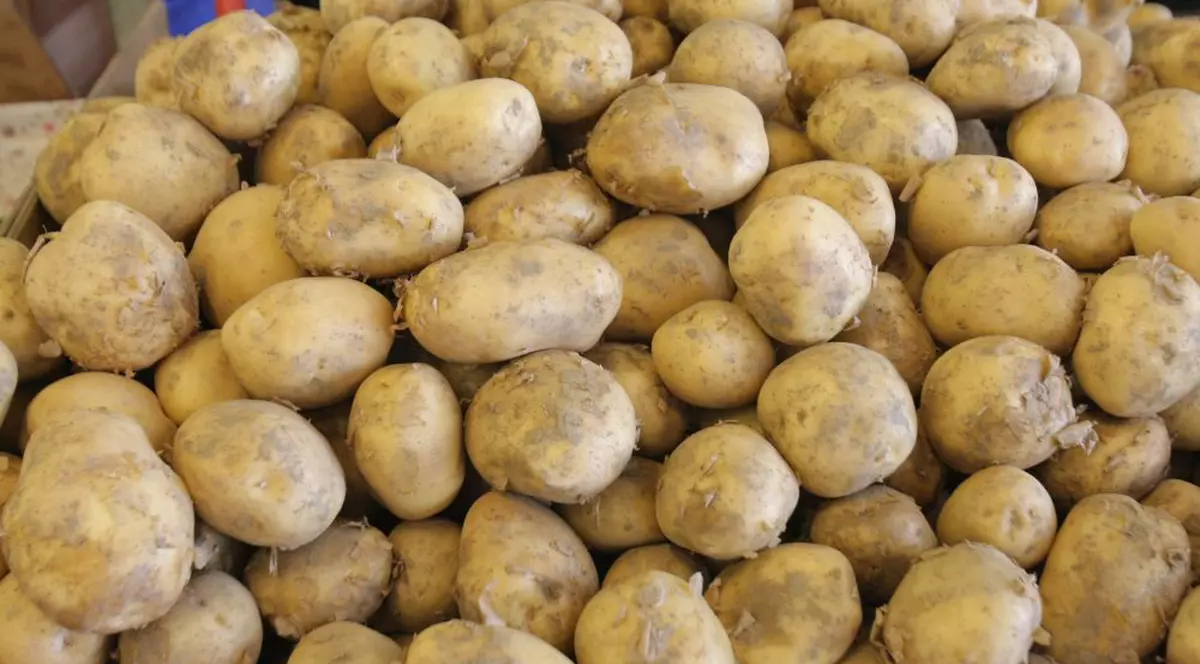 Inflația a scăzut la 3,84% în iunie. Cartofi la piață