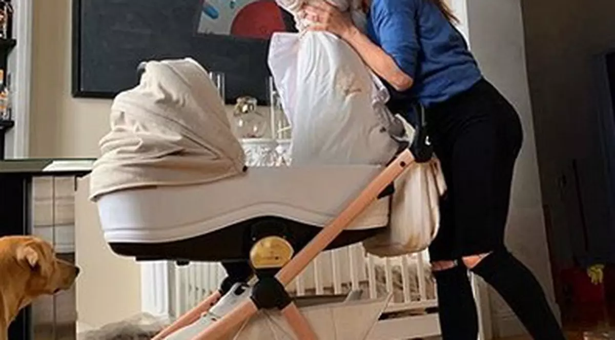 Catrinel Menghia a slăbit 10 kilograme în 10 zile, după ce a născut. Cât de bine arată acum