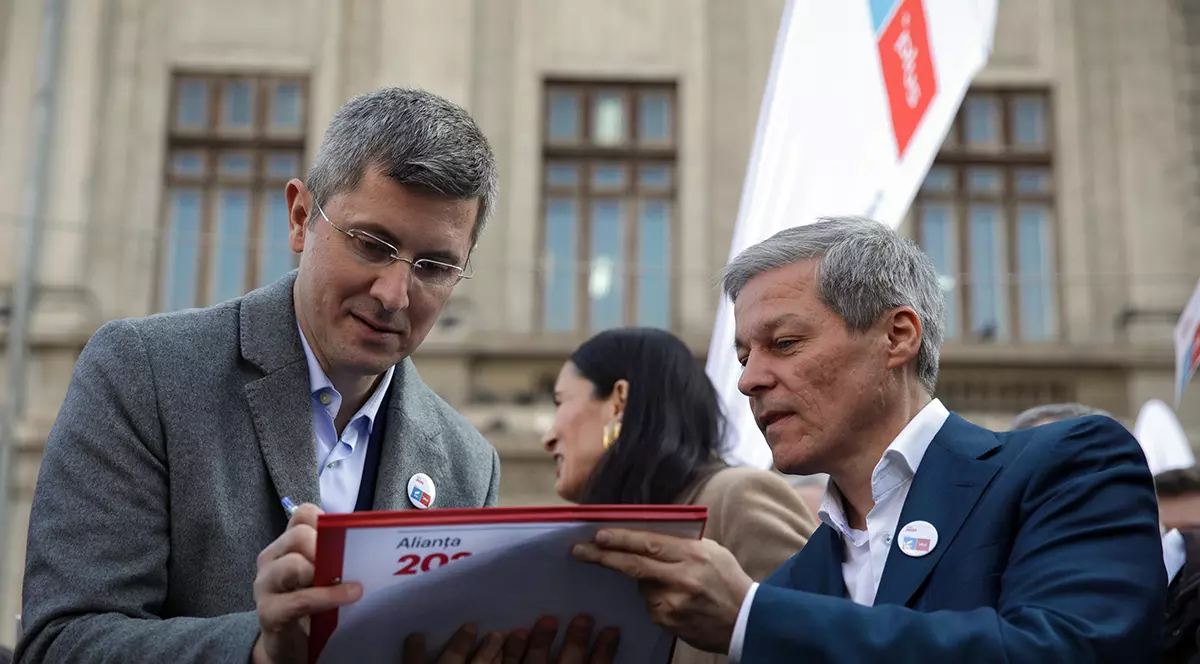 OPINIE/Democrația, cu mâna întoarsă la spate. PAH, despre respingerea de către BEC a candidaturii alianței USR-PLUS