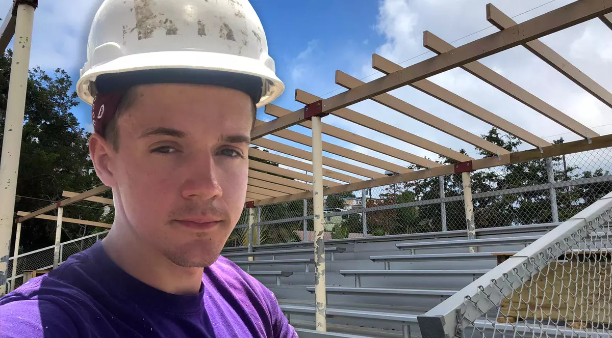 JURNAL DE VOLUNTAR/ Andrei Crețu, românul care lucrează în Caraibe la reconstrucția caselor distruse de uragane. «Am refăcut arena legendei insulei»