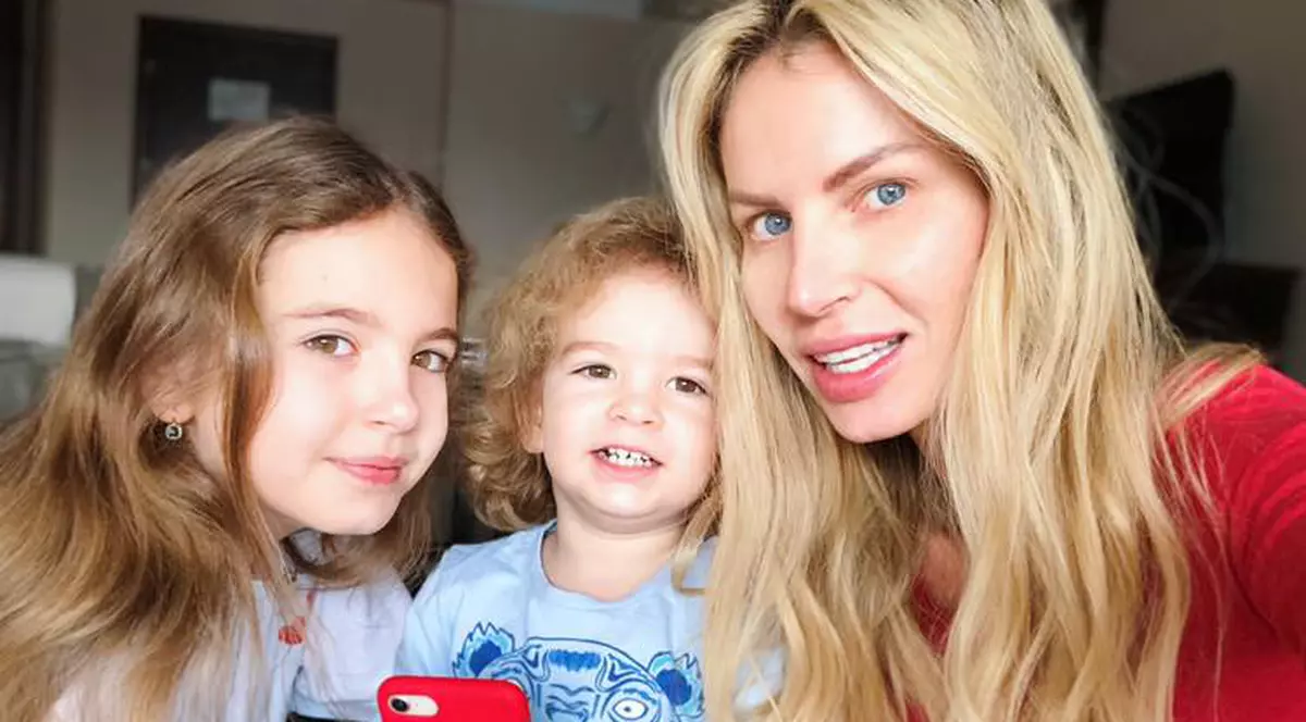 De-o lună în America, Andreea Bănică plânge de dorul copiilor. „Sunt îngrijorată, niciodată n-am stat atât de mult departe de ei”