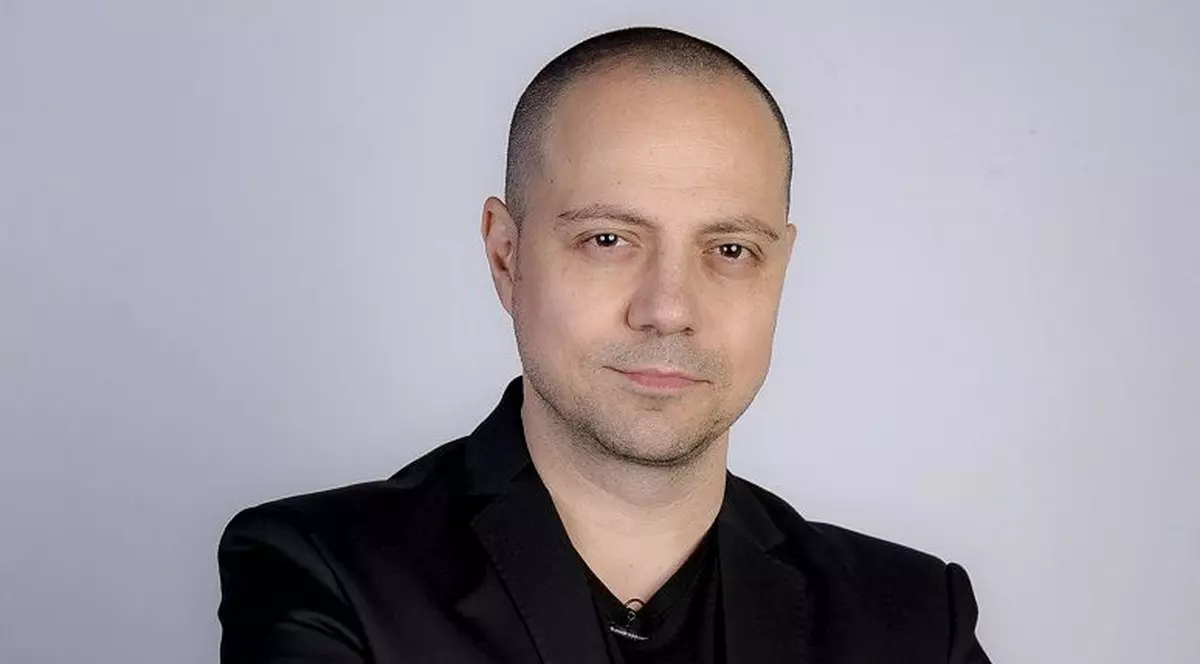 Prezentatorul iUmor, Dan Badea, despre cum răsfață femeile din familia sa