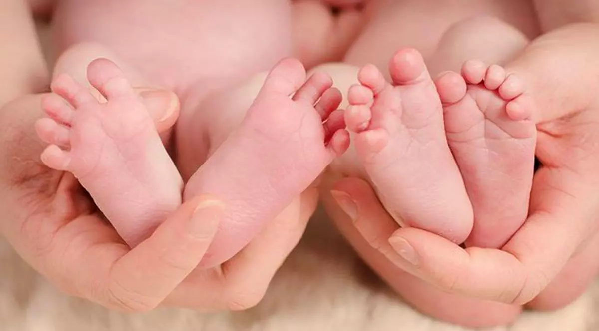 O femeie a născut gemeni la o lună după ce dăduse naștere altui copil!