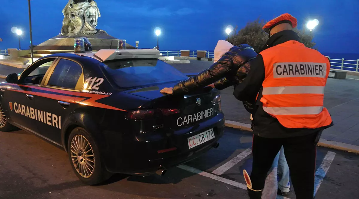 Fetiță româncă de 13 ani, obligată de propria mamă să se prostitueze în Italia. Copila era amenințată cu moartea