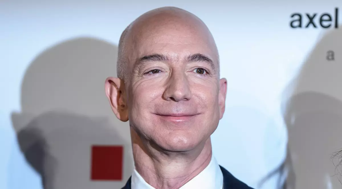 Ce sumă a plătit National Enquirer pentru a intra în posesia unor mesaje și poze intime cu Jeff Bezos