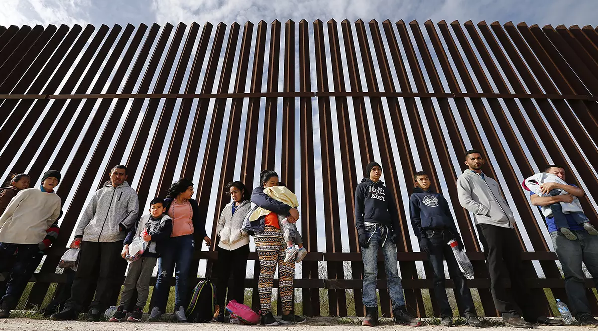 Pentagonul deblochează un miliard de dolari pentru construcția zidului dorit de Donald Trump la frontiera cu Mexicul