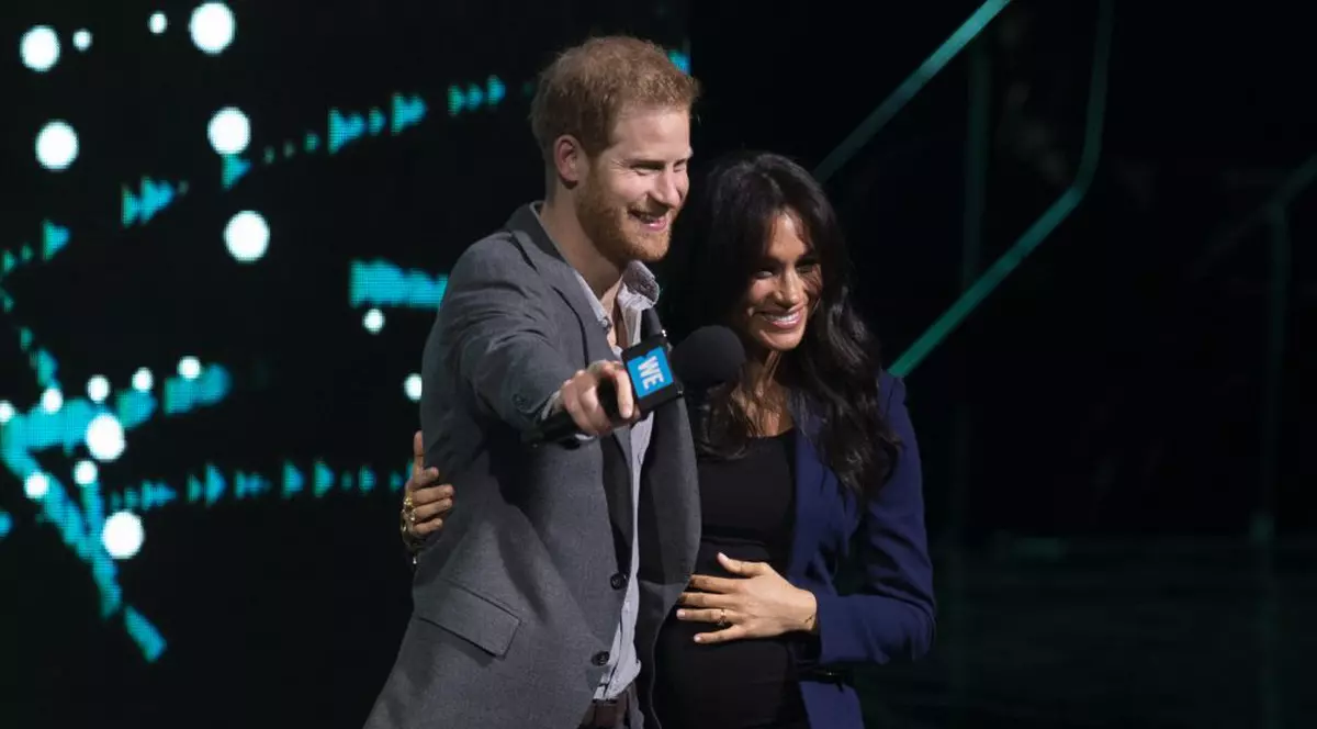 Apariția surpriză a lui Meghan Markle la un eveniment dedicat tinerilor. A fost invitată pe scenă chiar de soțul ei