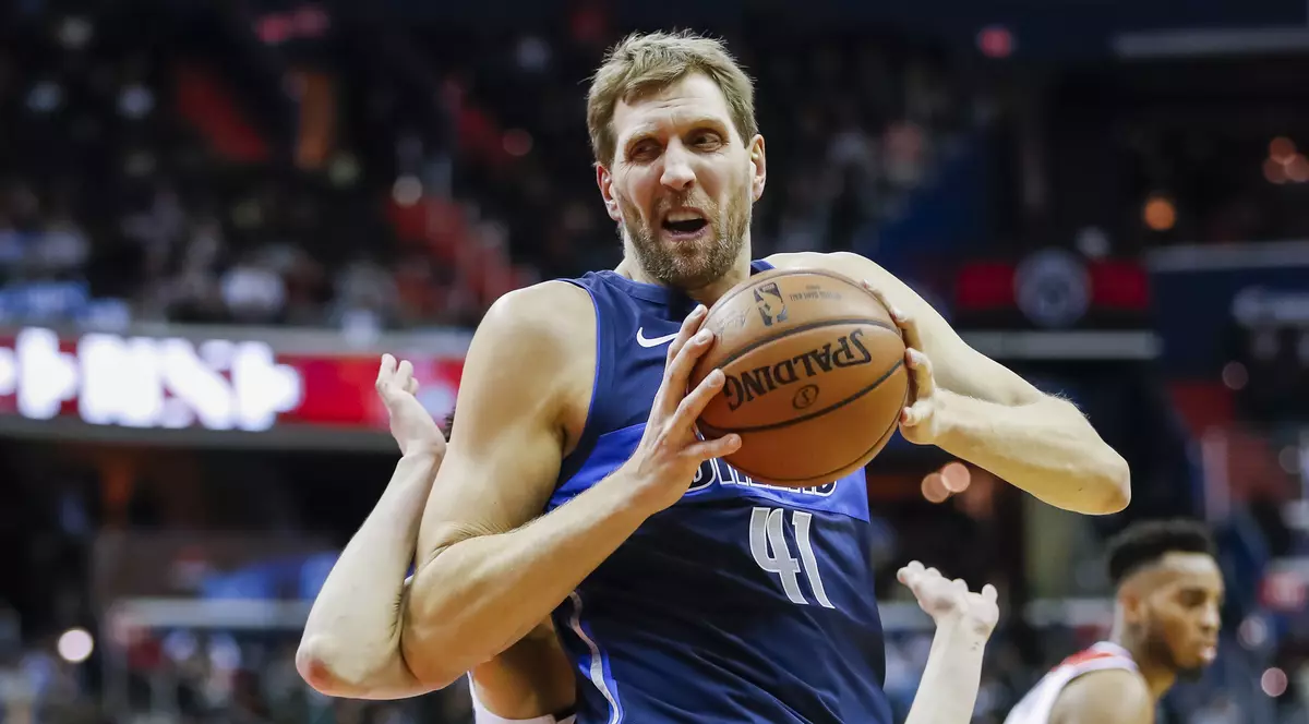 Dirk Nowitzki l-a depășit pe Wilt Chamberlain în topul all-time al marcatorilor din NBA