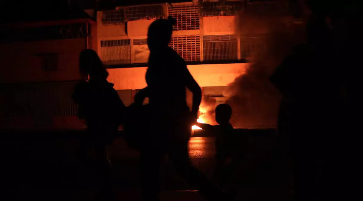 Noi proteste în Venezuela, în timp ce o pană de curent a paralizat capitala Caracas şi alte oraşe