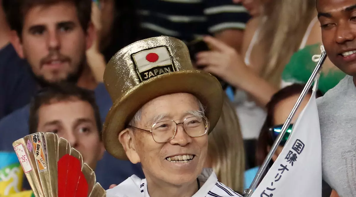 Naotoshi Yamada, suporterul japonez care a asistat la ultimele 14 ediții ale Jocurilor Olimpice de vară. FOTO: EPA