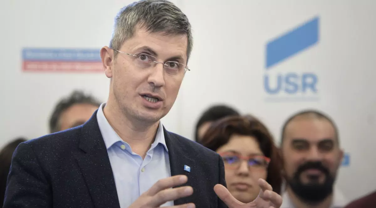 USR, avertisment către Guvernul Dăncilă, în ziua şedinţei de la Palatul Victoria: "Dacă dă OUG, aruncă în aer statul de drept din România!"