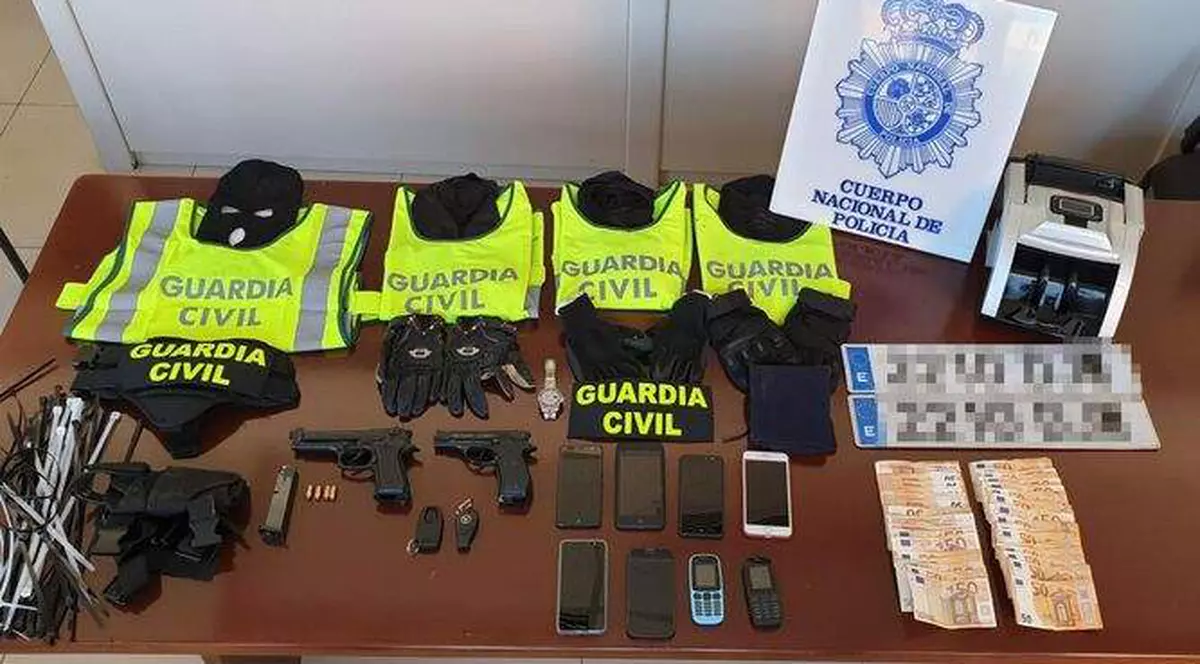 Români îmbrăcaţi în poliţişti, prinşi în Spania. Puseseră mâna pe jumătate de milion de euro