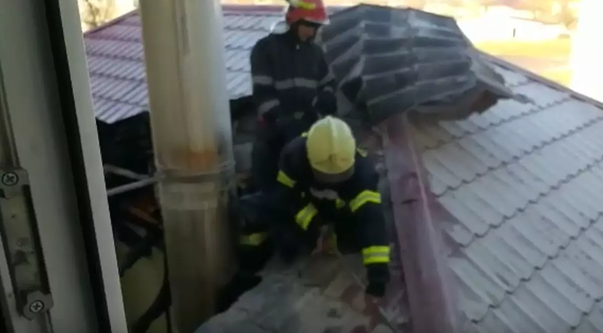 Incendiu la un liceu din localitatea Cobadin, Constanța | VIDEO
