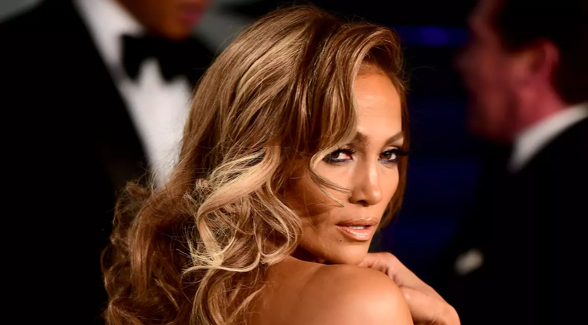 Cum arată Jennifer Lopez fără extensii | VIDEO
