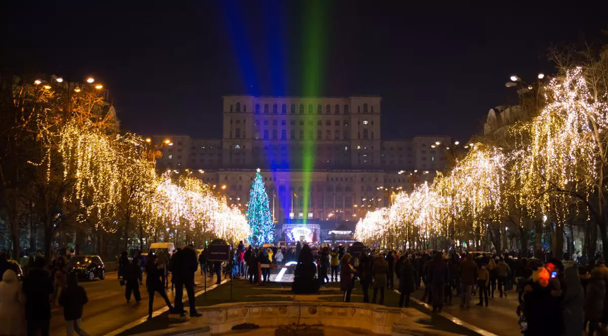 Luminițele de Crăciun din București se aprind astăzi, la ora 19. Ce concerte au loc la Târgul de Crăciun