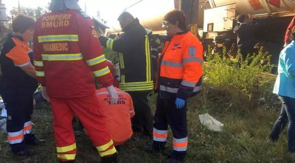 Mașină lovită de tren în Dudeștii Noi, județul Timiș