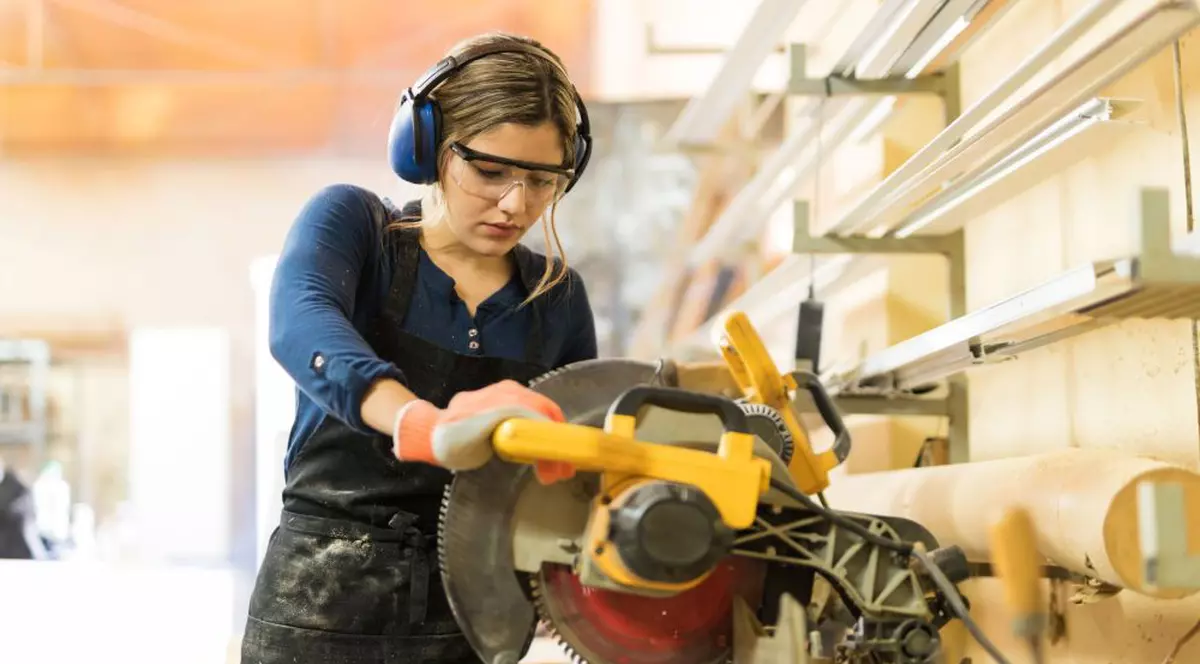 O femeie din Slovenia și-a tăiat mâna pentru a încasa ilegal despăgubiri