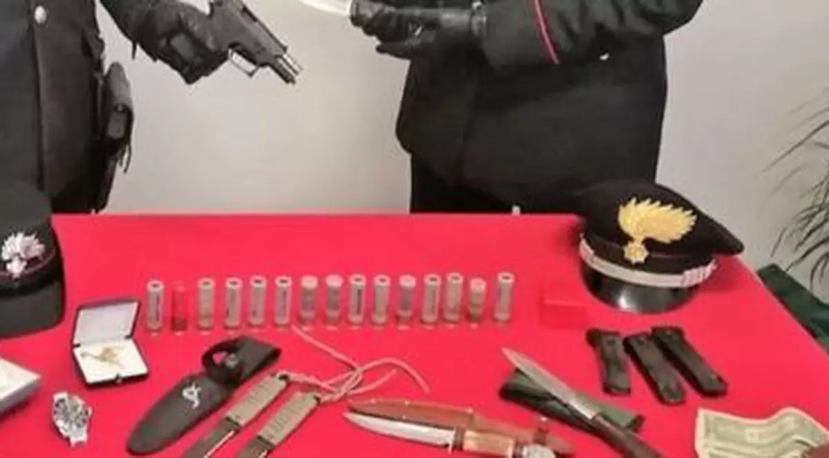 O româncă însărcinată și înarmată cu un pistol automat comitea furturi din locuințe în Italia