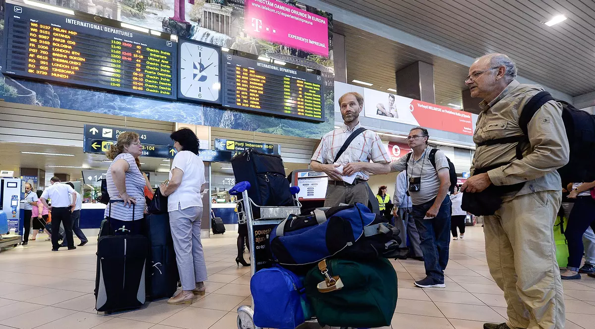 Aeroportul Otopeni a achiziţionat “în regim de urgenţă” jumătate din necesarul de cărucioare pentru bagaje. Cu două luni în urmă, Libertatea semnala că sunt doar 10 cărucioare pentru cei 14 milioane de călători!