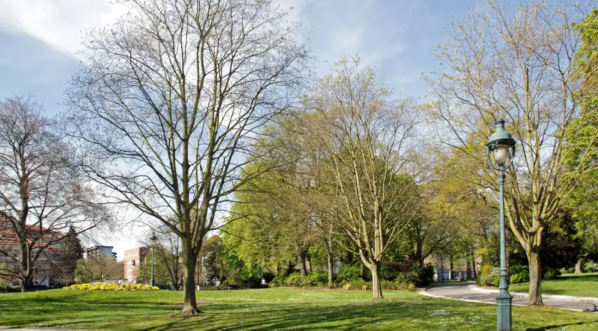 Două românce, surori gemene, au fost găsite moarte într-un parc din Paris. Ce ipoteză au anchetatorii