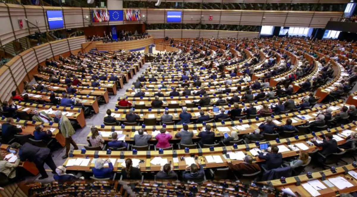 Parlamentul European a votat pentru renunțarea la ora de vară. Când intră în vigoare măsura