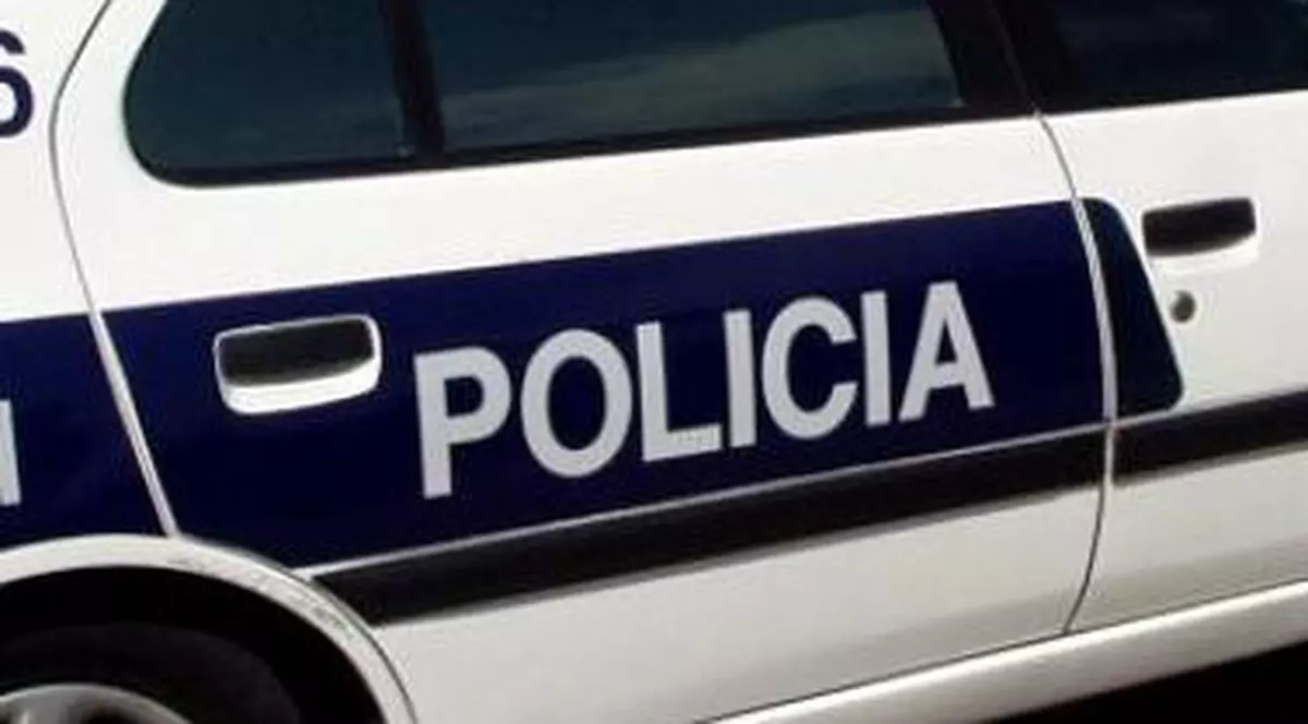 O polițistă și-a făcut fotografii în sânii goi în timp ce se afla în timpul serviciului