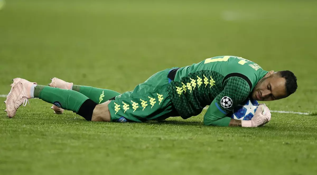 Portarul de la Napoli a căzut inconștient pe teren. David Ospina, la spital