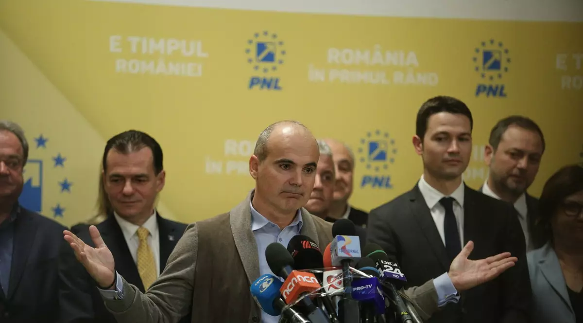 PressOne, despre intrarea lui Rareș Bogdan în politică: „Ani de zile ai fost nu jurnalist, ci un om de afaceri care s-a îmbogăţit din presă”