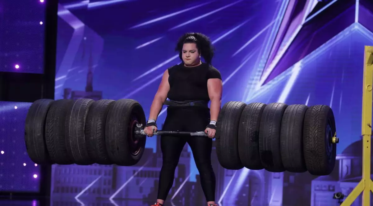 VIDEO/ Cea mai puternică femeie din România a șocat la ”Românii au talent”. „Trag un tir de 7 tone”
