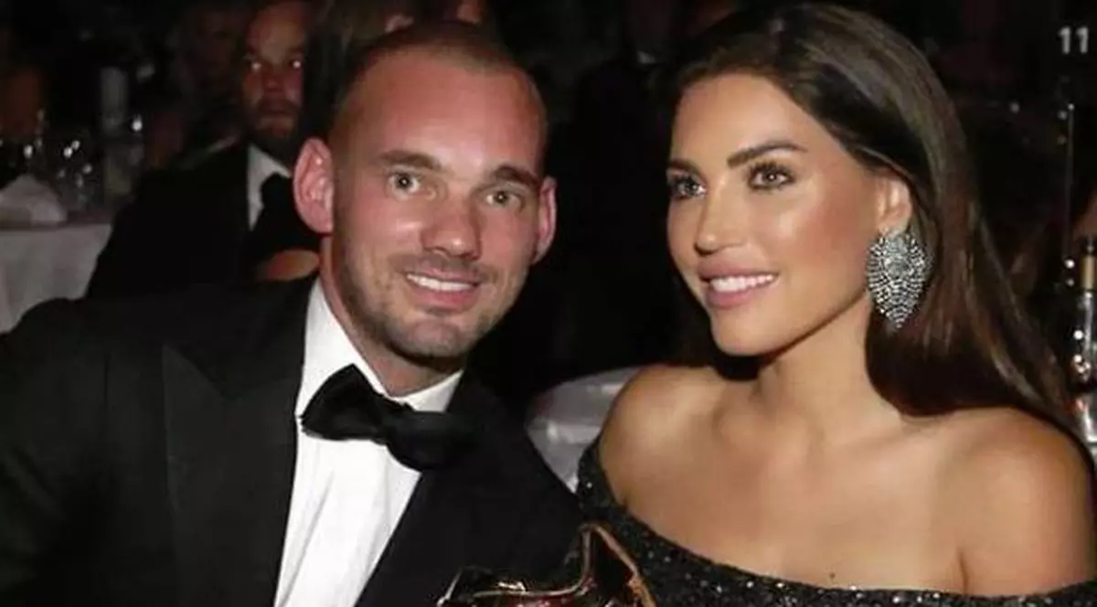 Wesley Sneijder a divorțat. Era împreună cu Yolanthe Cabau din 2010