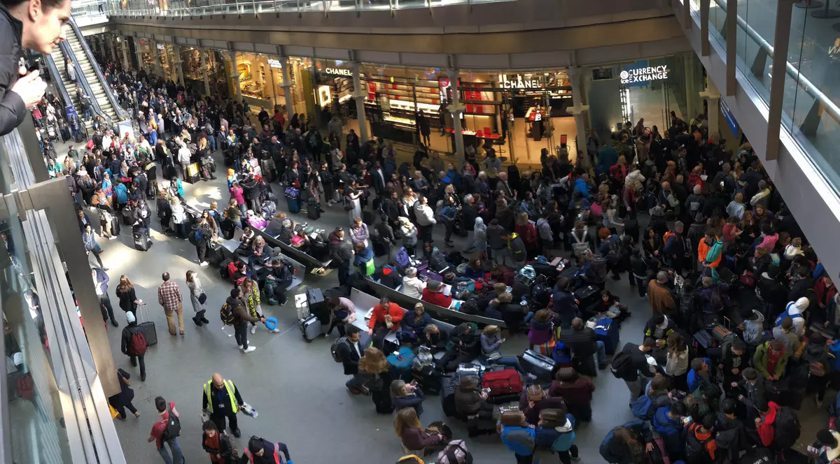 Un bărbat a blocat calea ferată pe care circulă trenurile Eurostar în Marea Britanie