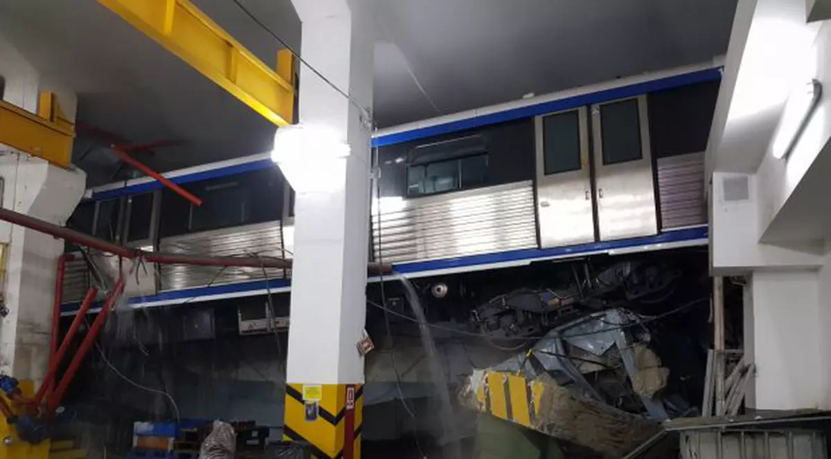 Garnitura de metrou a sărit de pe linie la depoul Berceni din cauza unui soft
