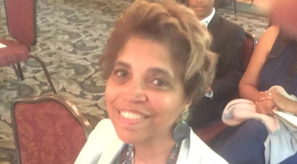 Povestea incredibilă a femeii care și-a născut nepoții tripleți la 55 de ani