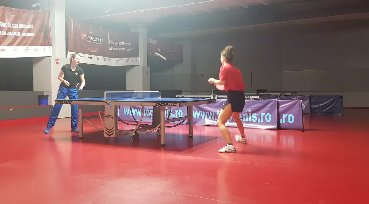Spadasina Ana-Maria Brânză a făcut schimb de experiență cu jucătoarea de tenis de masă Andreea Dragoman