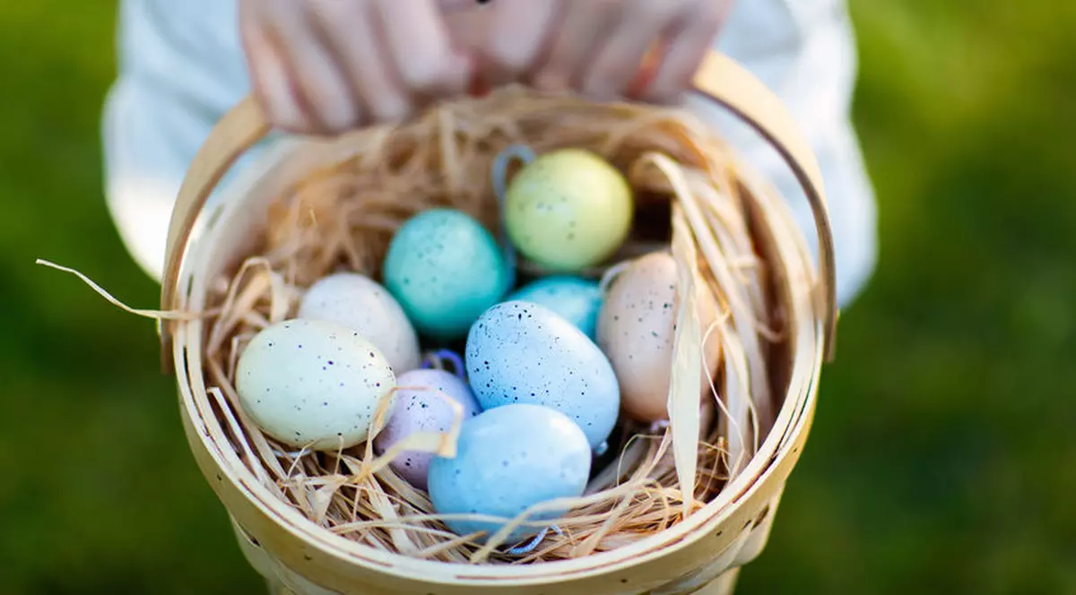 Atenție la vopseaua pentru ouăle de Paști! Infocons: Numărul aditivilor dintr-un produs este cu 58% mai mare decât în anul 2015