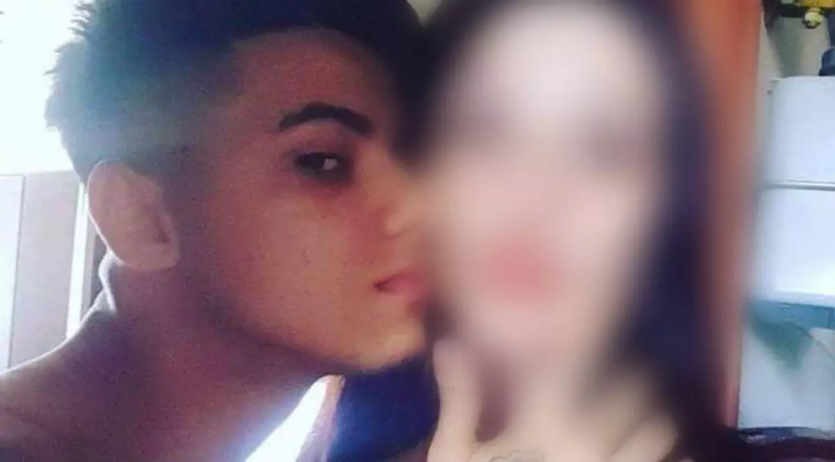 Tânărul care și-a bătut și și-a umilit iubita minoră și-a aflat sentința. A primit închisoare cu executare